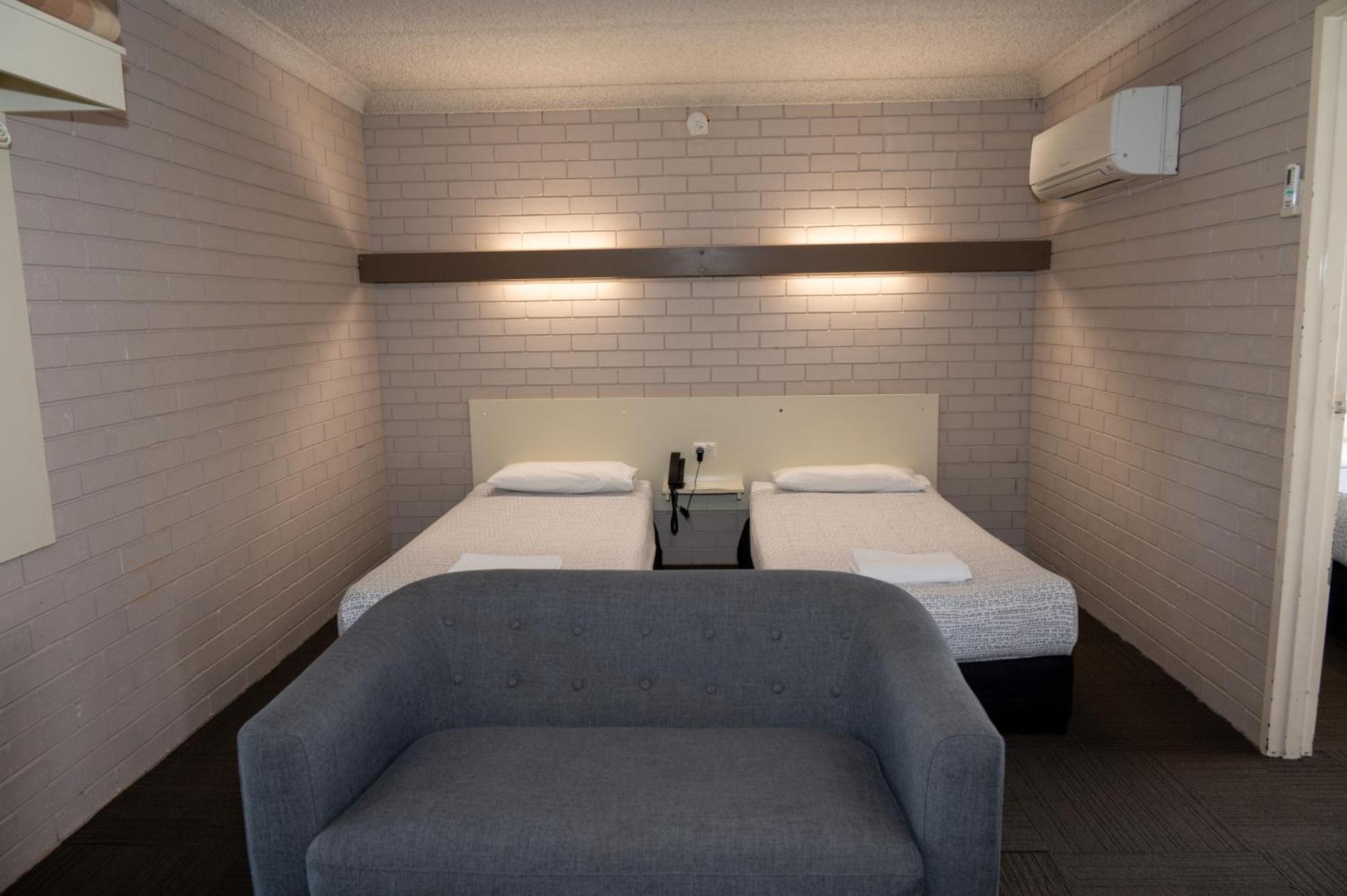 Tumut Valley Motel Pet Friendly Eksteriør billede