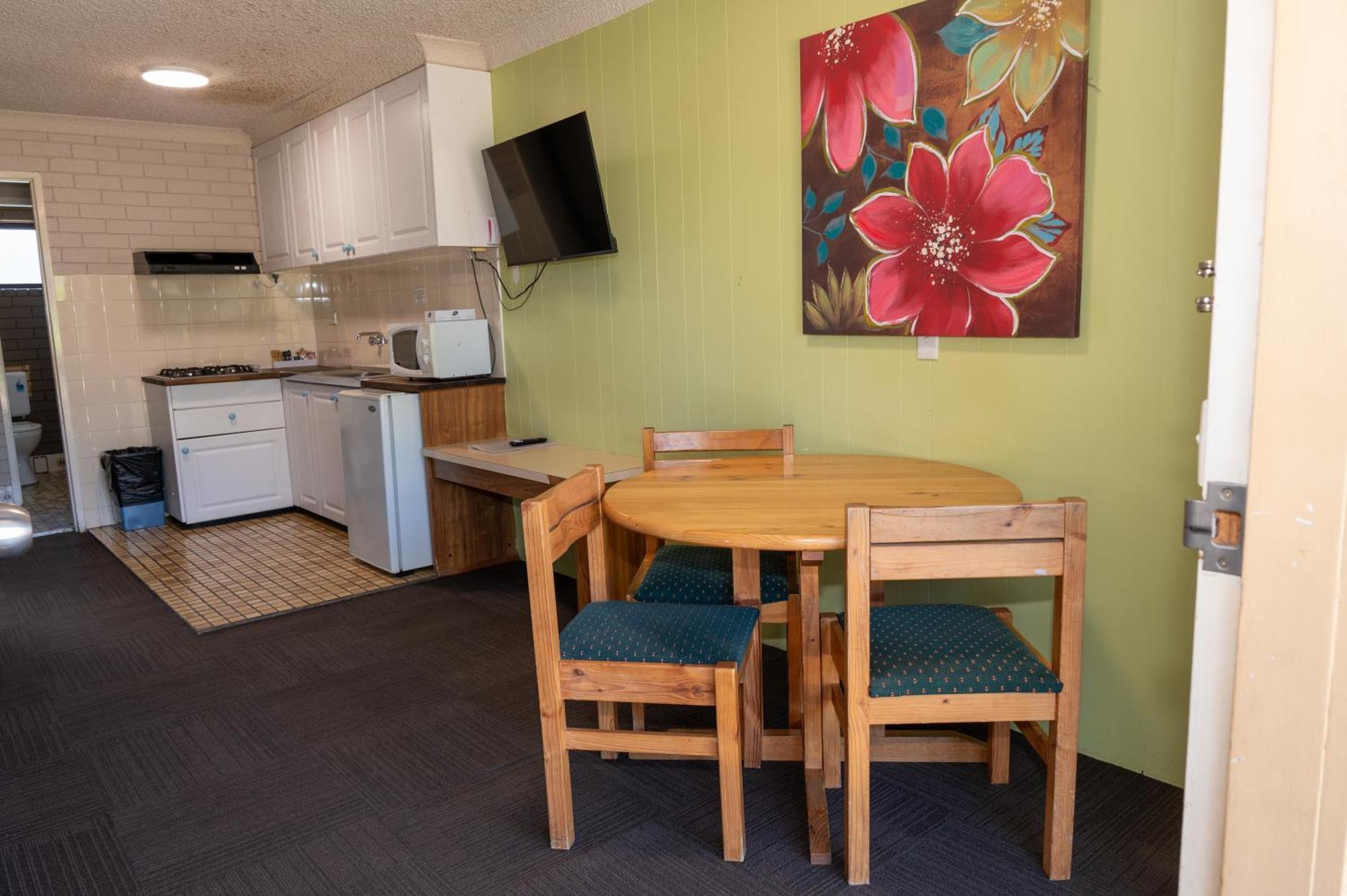Tumut Valley Motel Pet Friendly Eksteriør billede