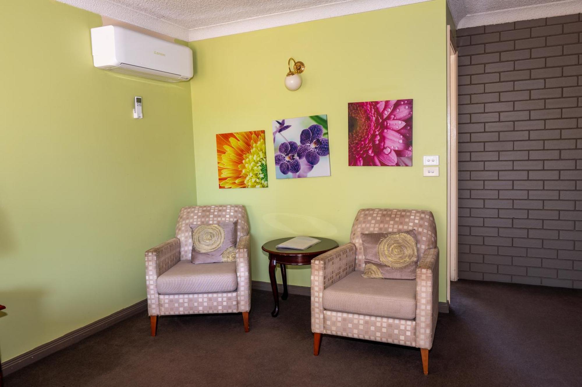 Tumut Valley Motel Pet Friendly Eksteriør billede