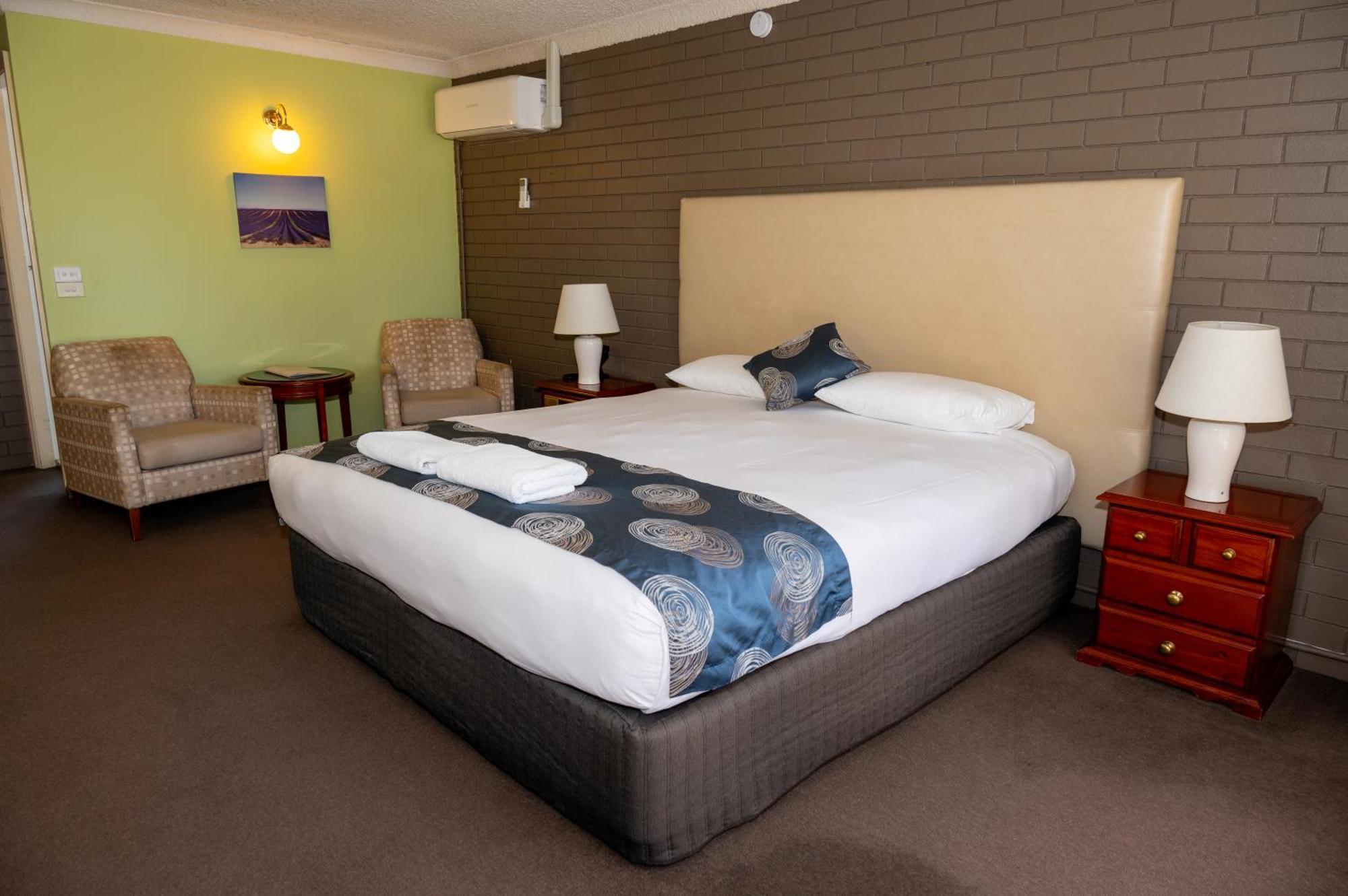 Tumut Valley Motel Pet Friendly Eksteriør billede