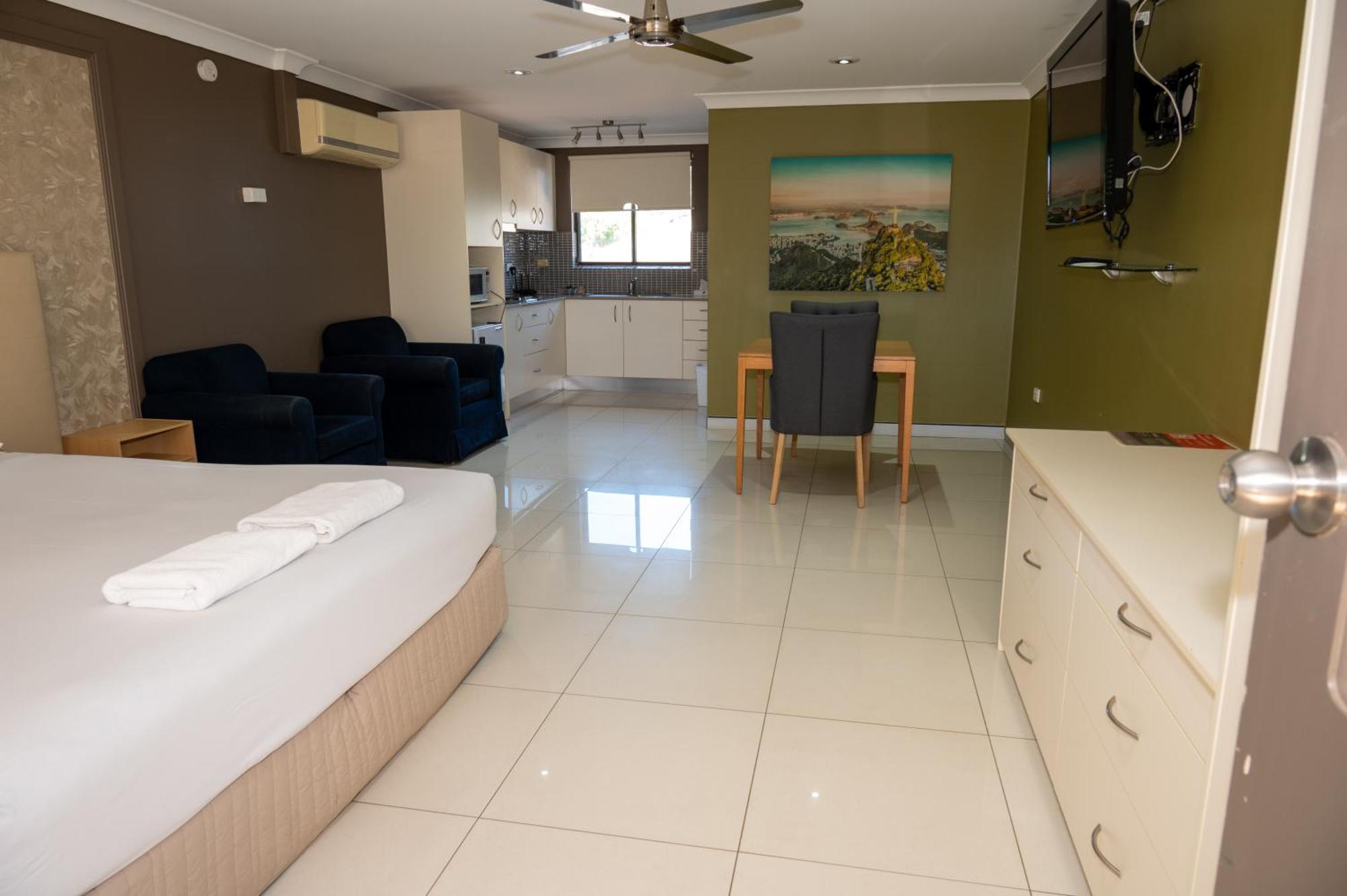 Tumut Valley Motel Pet Friendly Eksteriør billede