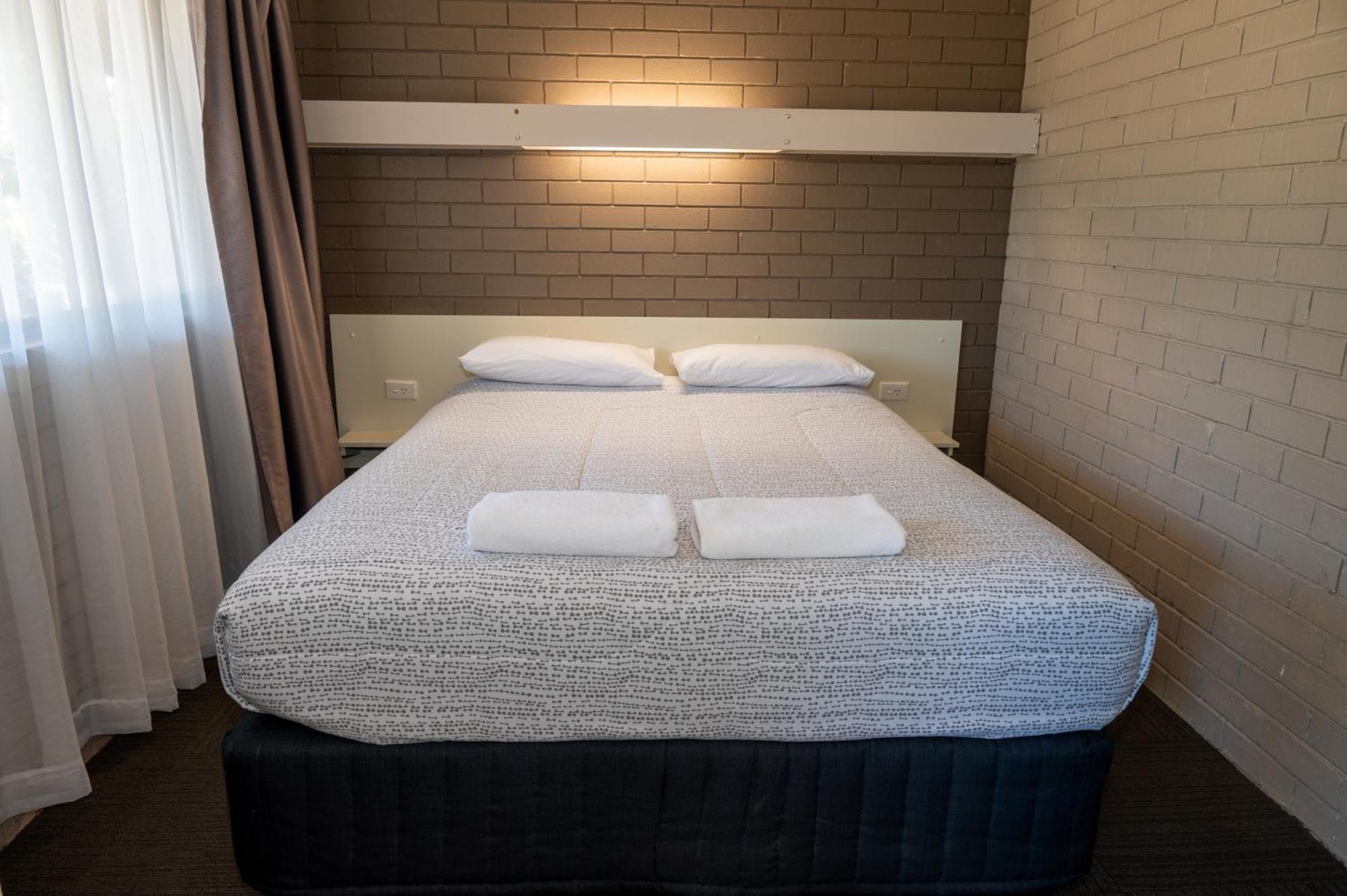 Tumut Valley Motel Pet Friendly Eksteriør billede