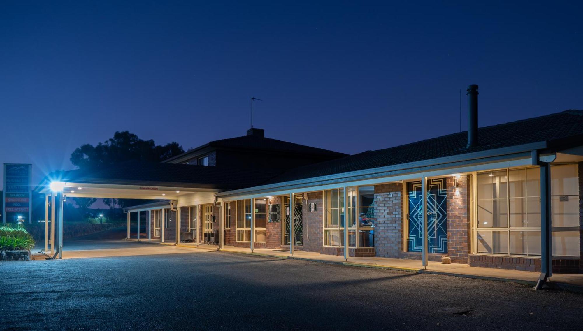 Tumut Valley Motel Pet Friendly Eksteriør billede