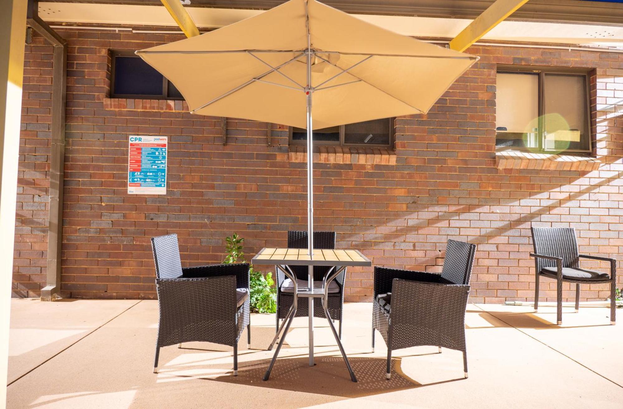 Tumut Valley Motel Pet Friendly Eksteriør billede