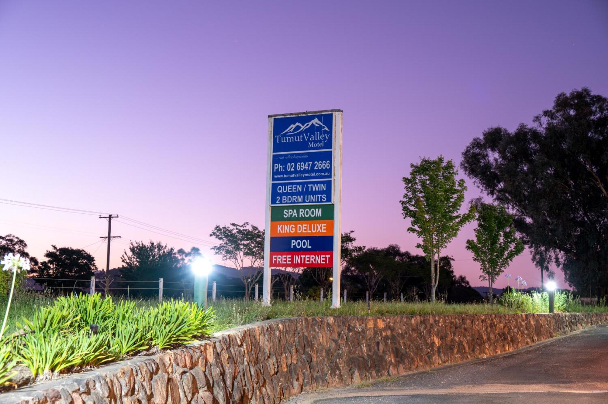 Tumut Valley Motel Pet Friendly Eksteriør billede