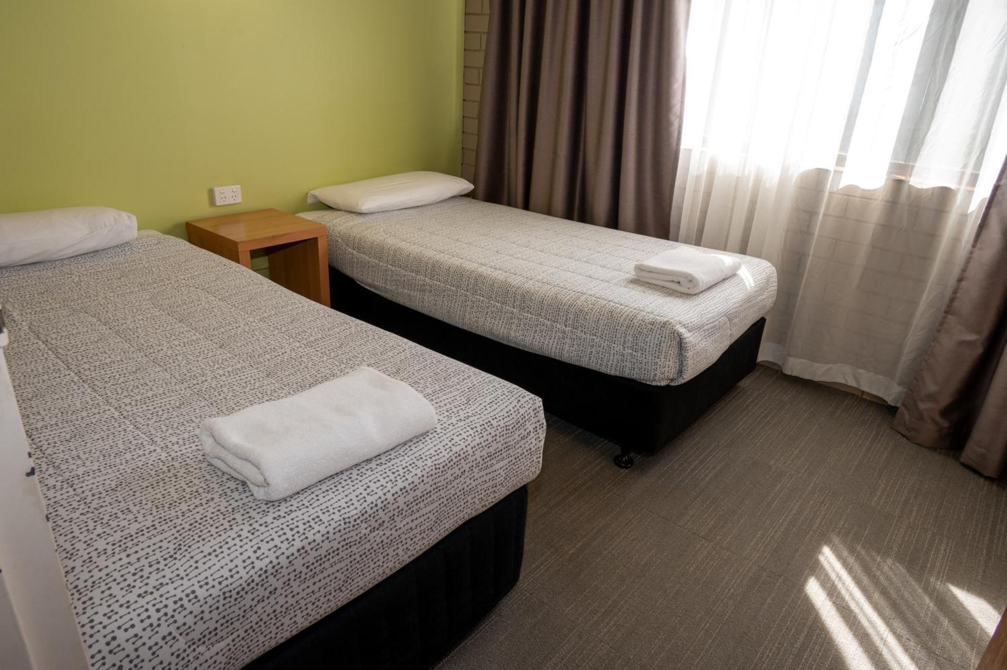 Tumut Valley Motel Pet Friendly Eksteriør billede
