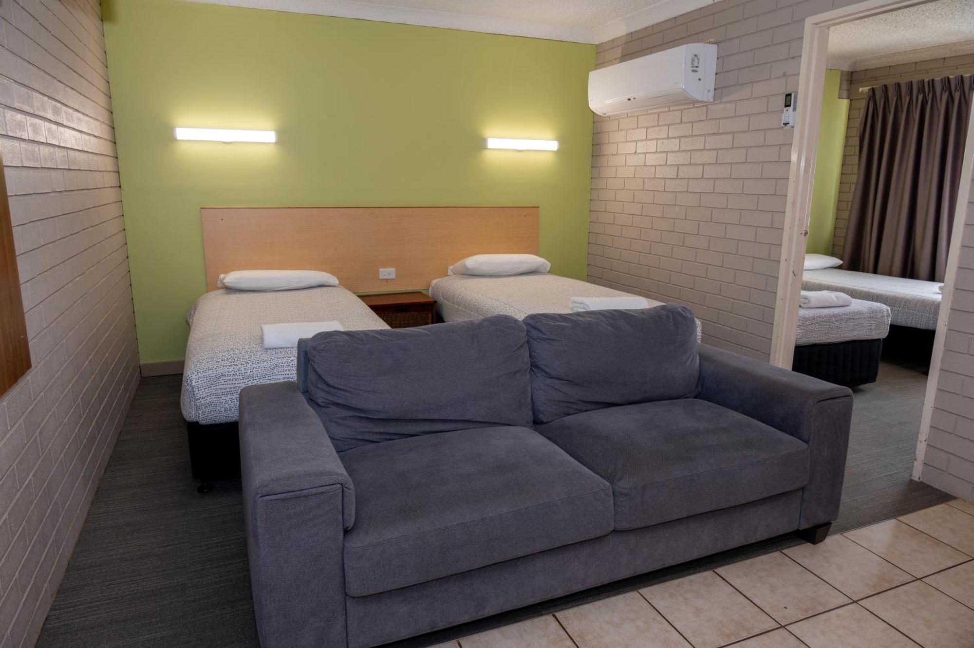 Tumut Valley Motel Pet Friendly Eksteriør billede