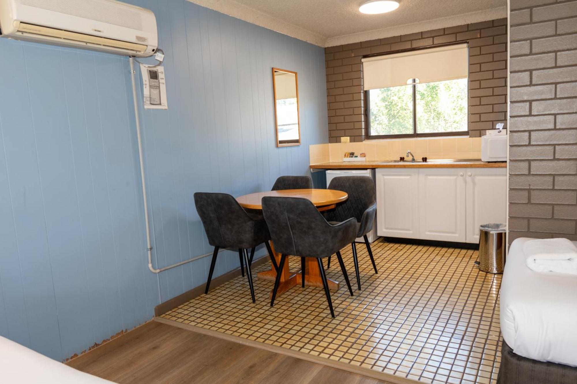 Tumut Valley Motel Pet Friendly Eksteriør billede