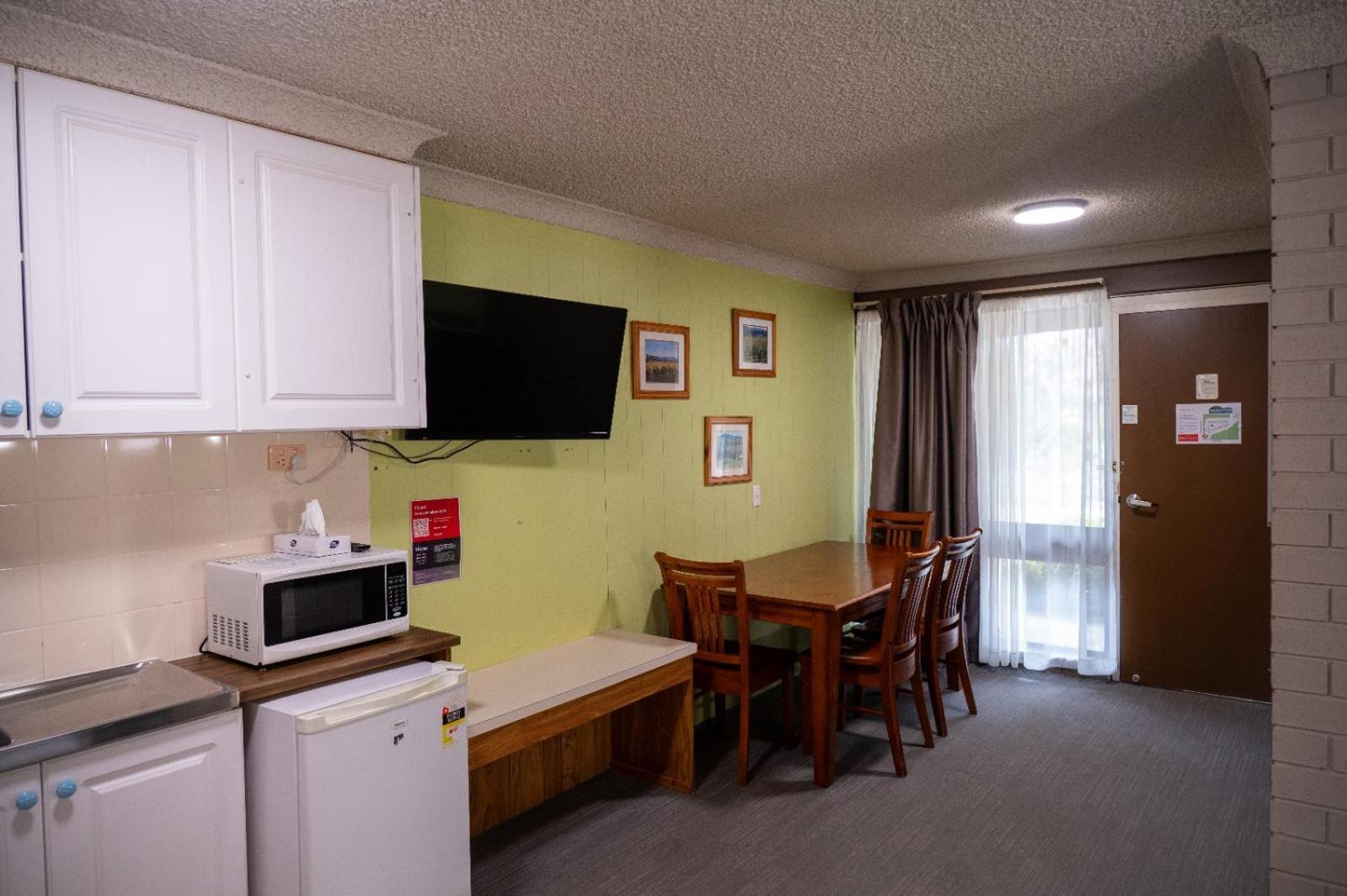 Tumut Valley Motel Pet Friendly Eksteriør billede