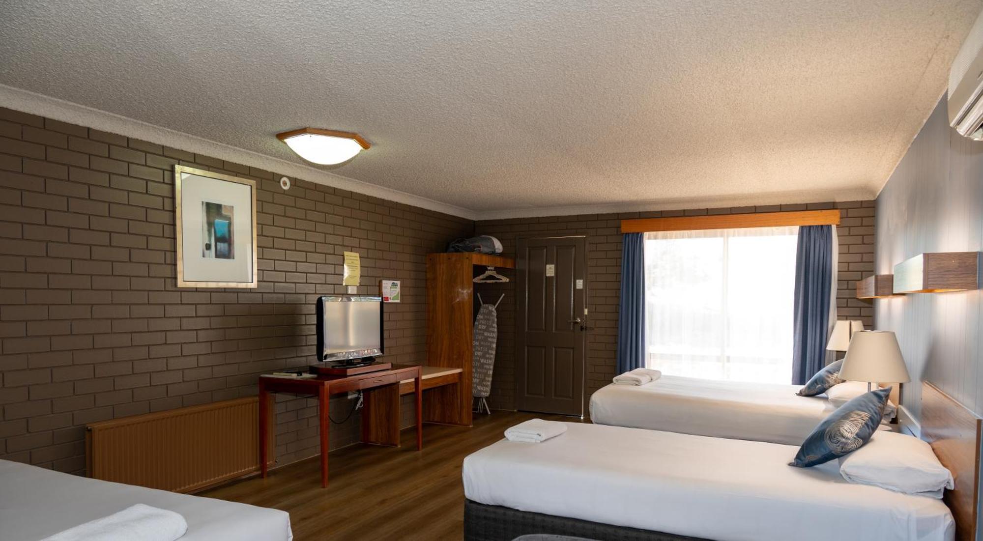 Tumut Valley Motel Pet Friendly Eksteriør billede