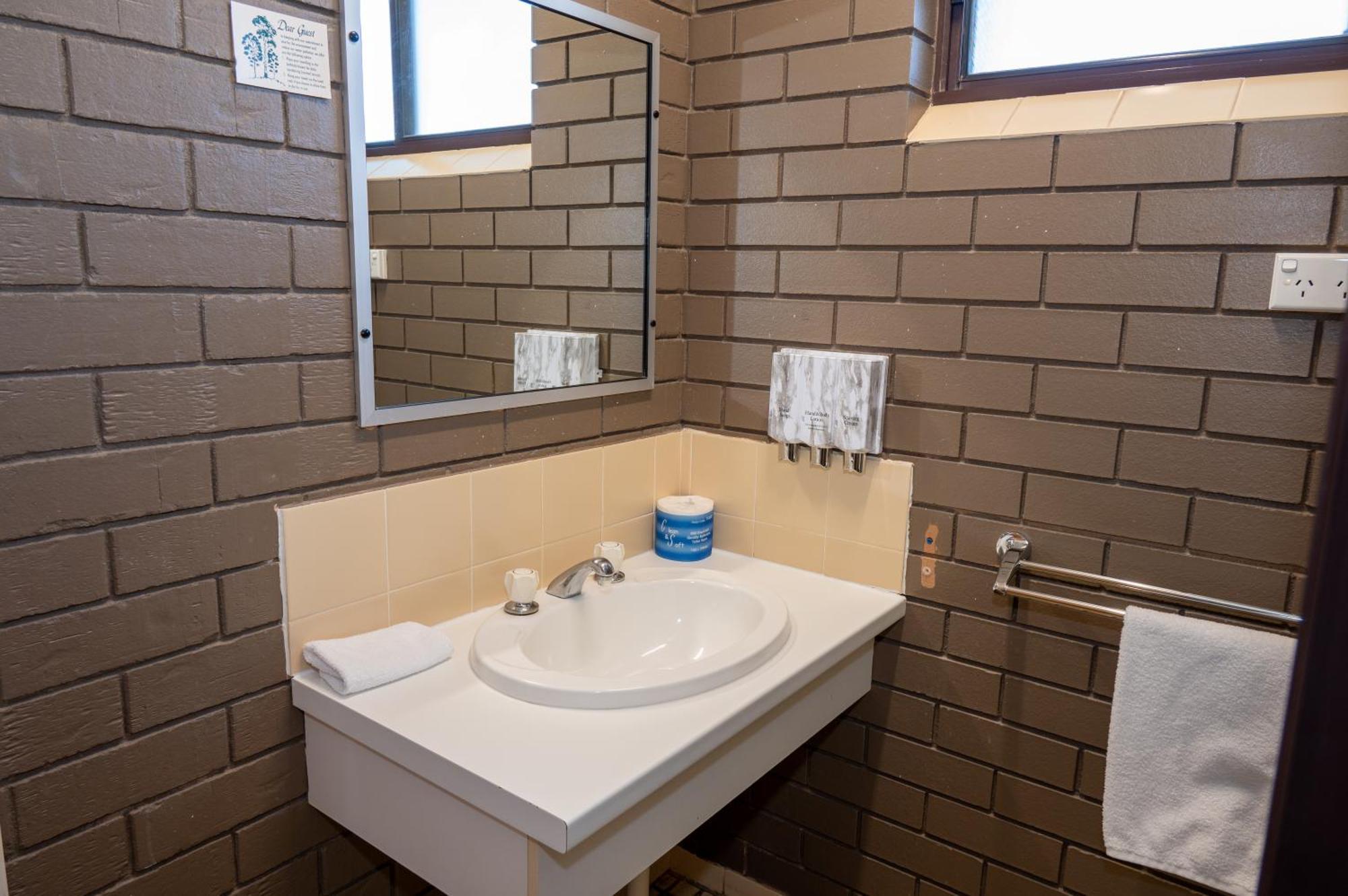 Tumut Valley Motel Pet Friendly Eksteriør billede
