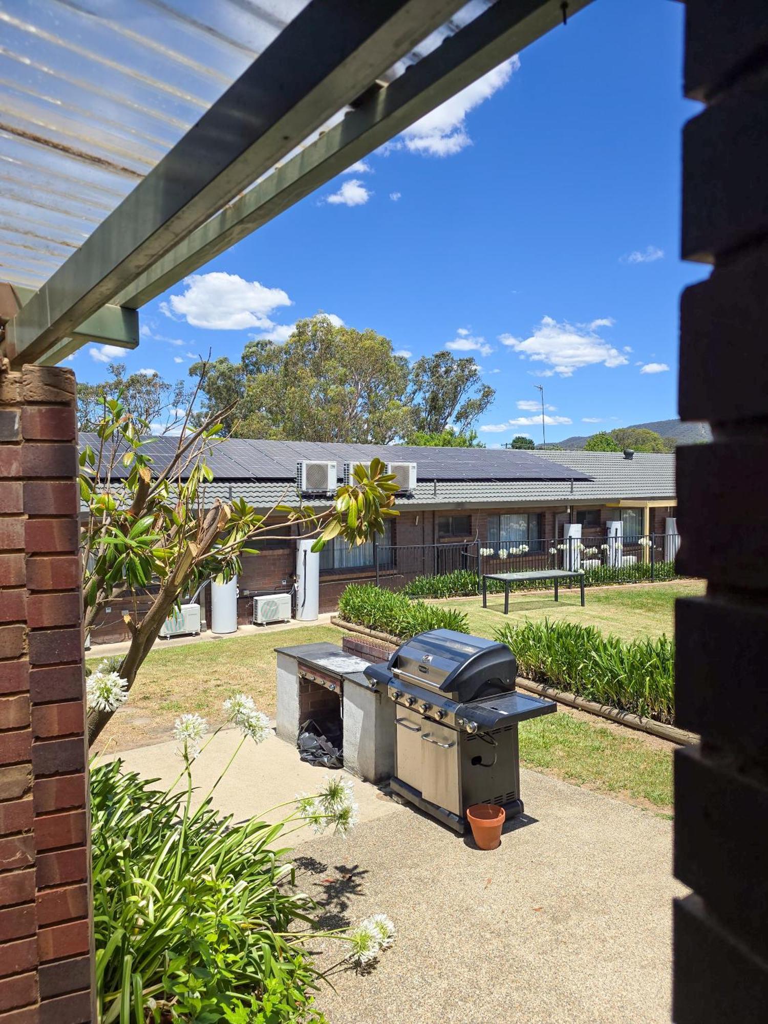 Tumut Valley Motel Pet Friendly Eksteriør billede