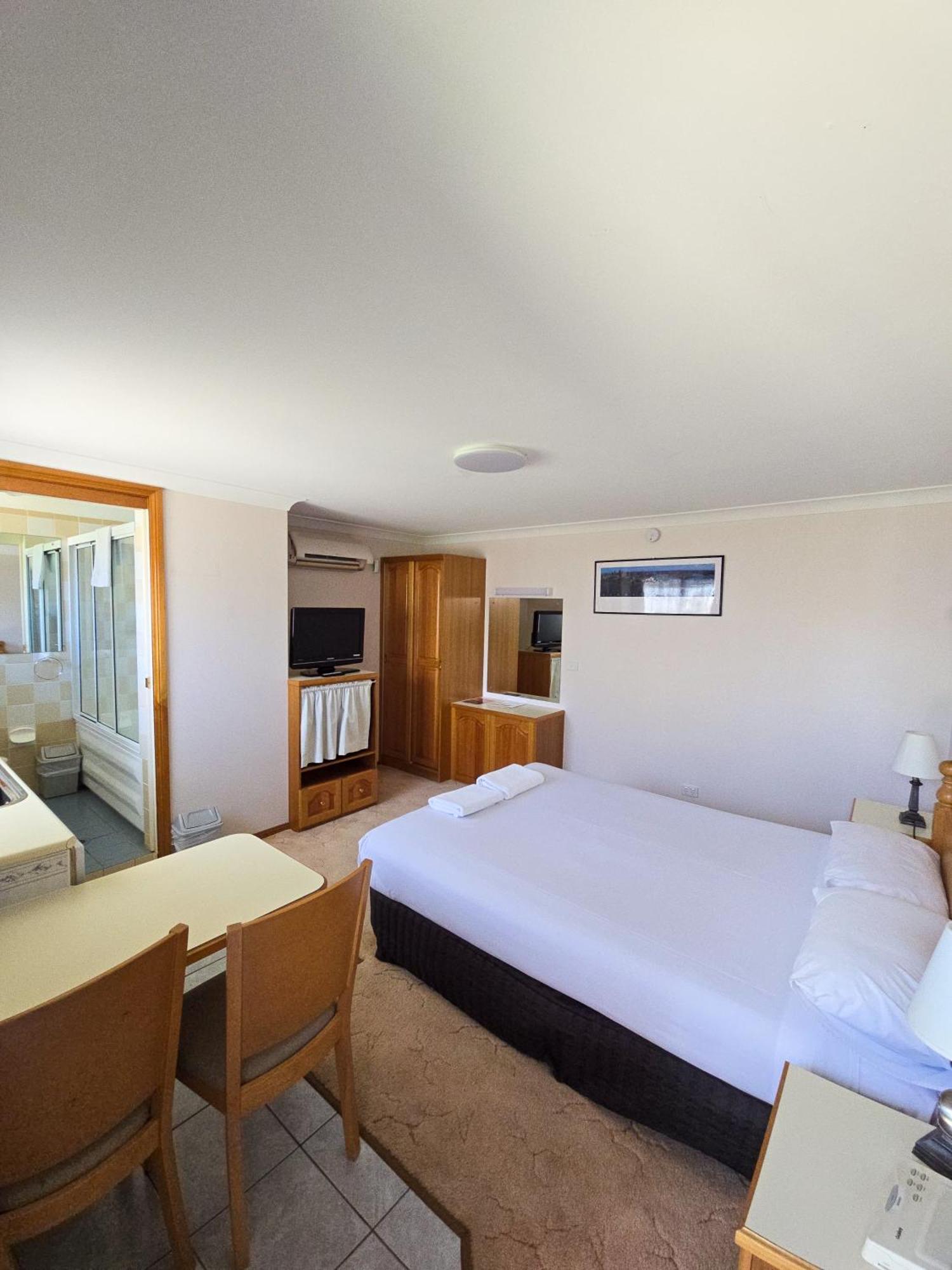 Tumut Valley Motel Pet Friendly Eksteriør billede