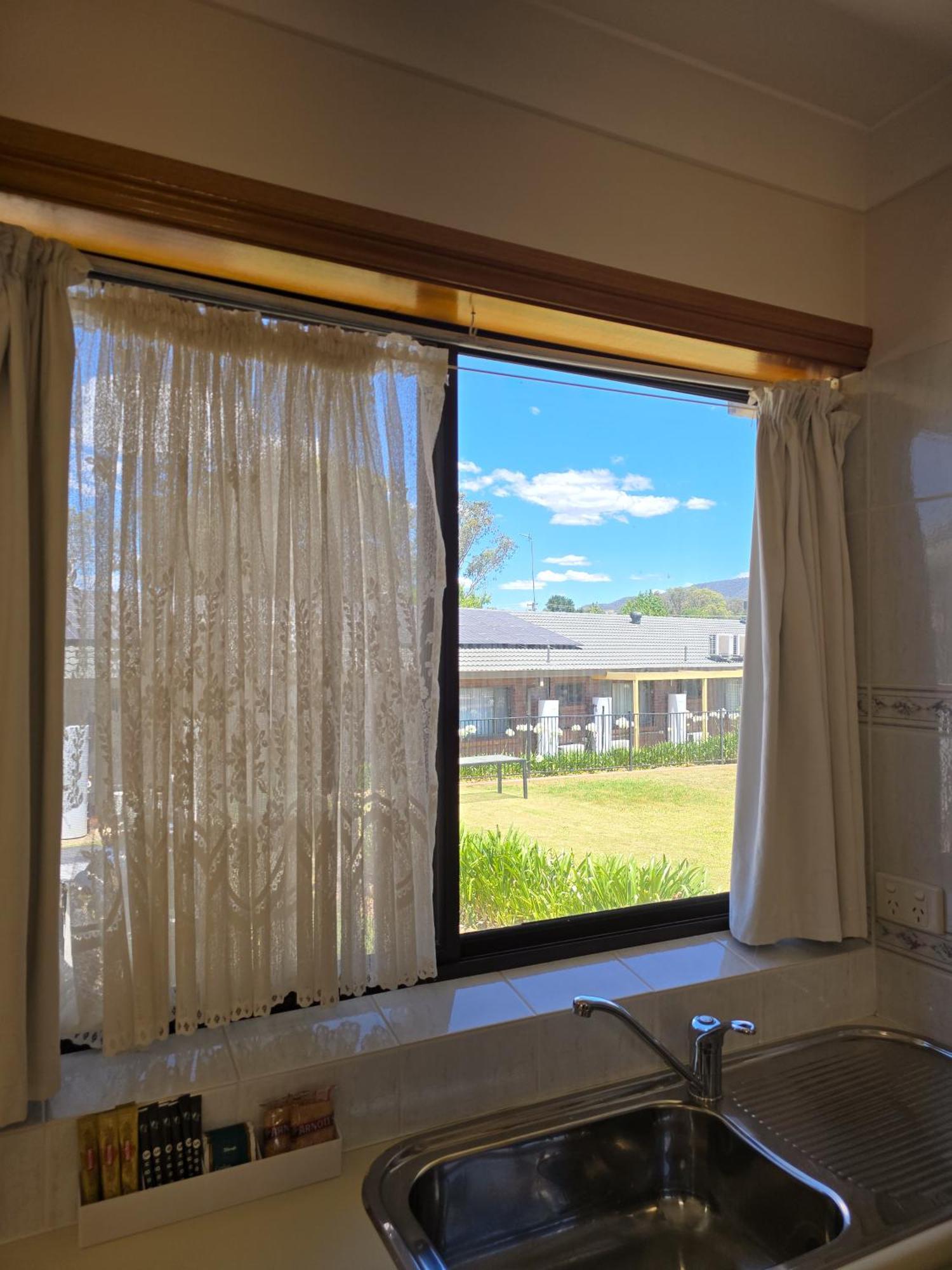 Tumut Valley Motel Pet Friendly Eksteriør billede