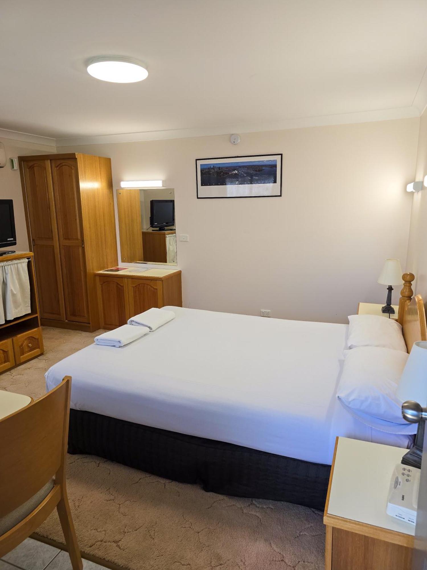 Tumut Valley Motel Pet Friendly Eksteriør billede